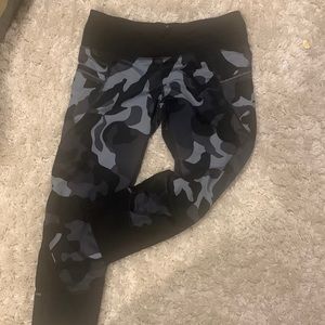 Athleta camo below the knee leggings